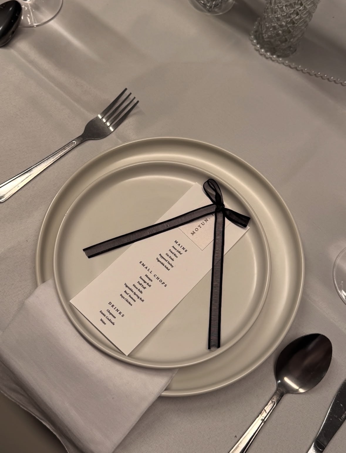 Elegant plate setting with menu card